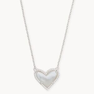 Great condition silver Ari heart pendant necklace Kendra Scott